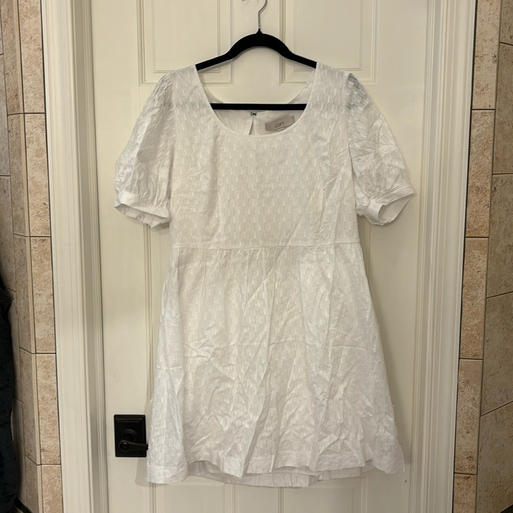 White Dobby U neck Puff Sleeve Dress